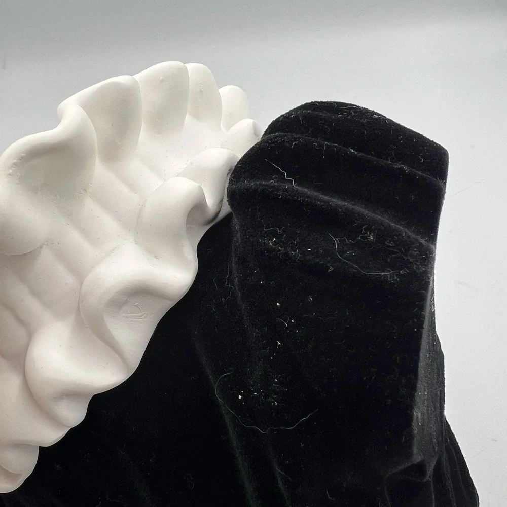 Bath & Body Works Halloween 2021 Headless Woman 3-Wick‎ Candle Holder - Picture 7 of 8